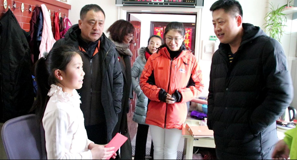 愛(ài)心助學(xué)，點(diǎn)燃希望