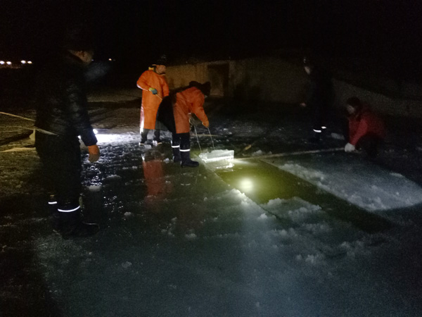 “冰光大道”如期完成施工 保障“粉雪節(jié)”城區(qū)活動(dòng)順利開(kāi)展