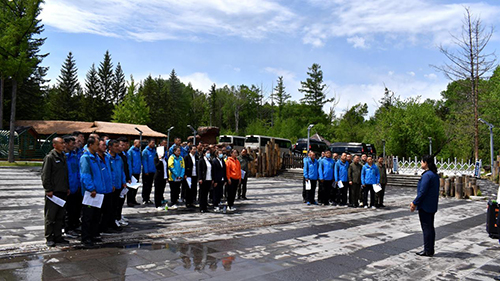 北景區(qū)運(yùn)營(yíng)支部開展“唱紅歌 感黨恩共筑中國(guó)夢(mèng)”主題黨日活動(dòng)